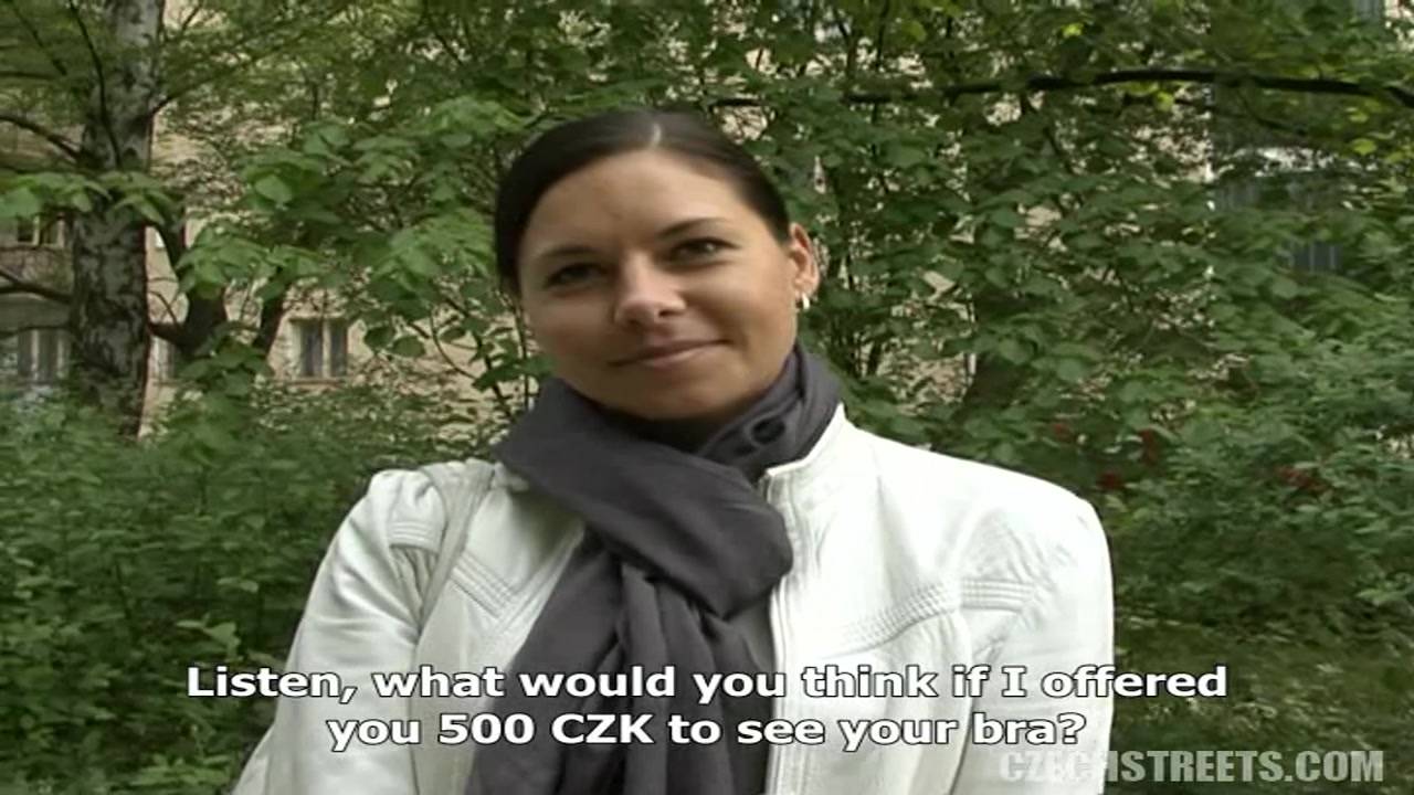 A garota tcheca concorda em foder por dinheiro foto foto